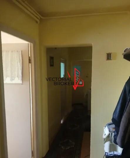 Basarabia- Campia Libertatii 3 camere decomandate, 85mp, 2 bai, bloc 1979,