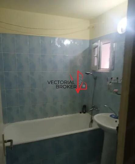 Basarabia- Campia Libertatii 3 camere decomandate, 85mp, 2 bai, bloc 1979,